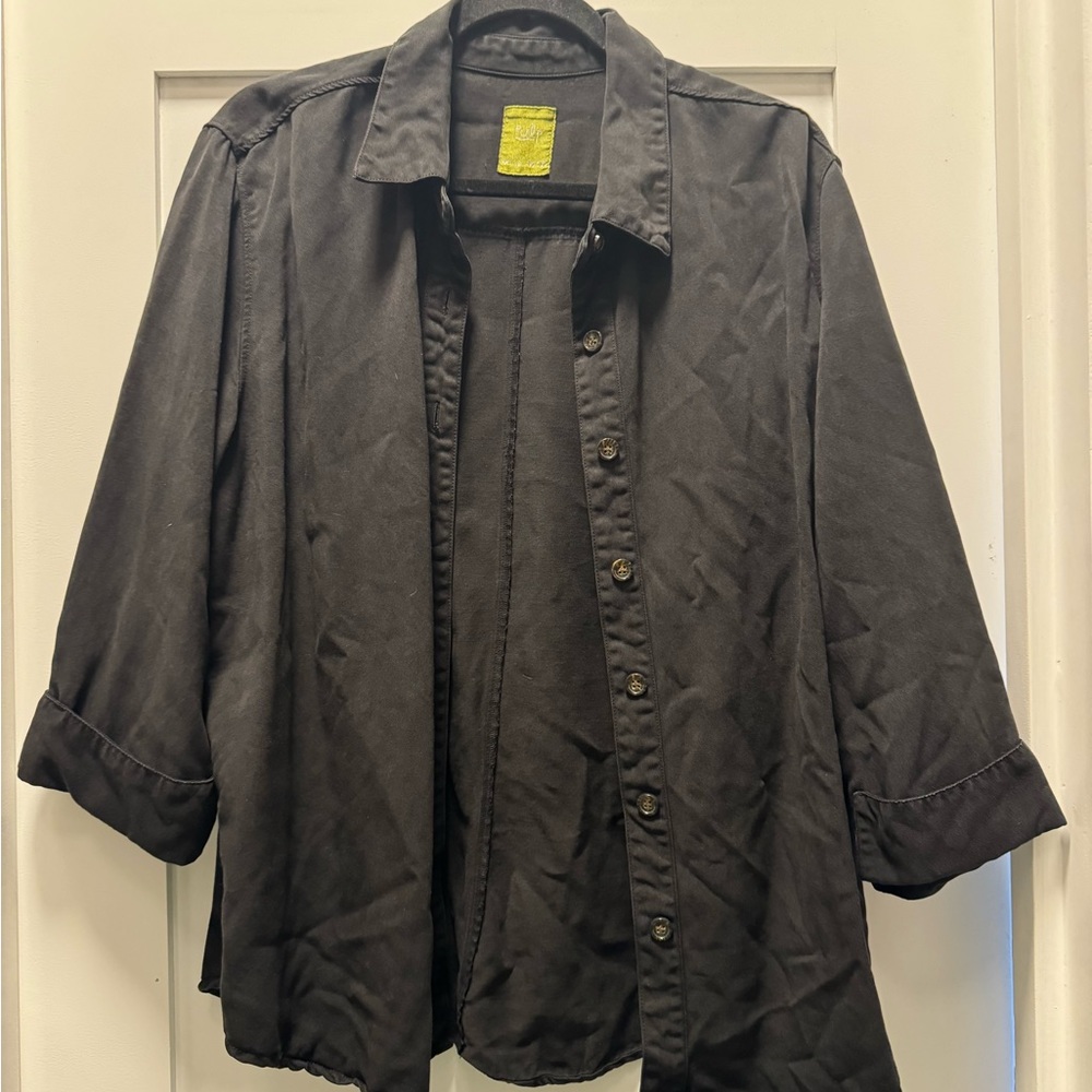 Black shirt